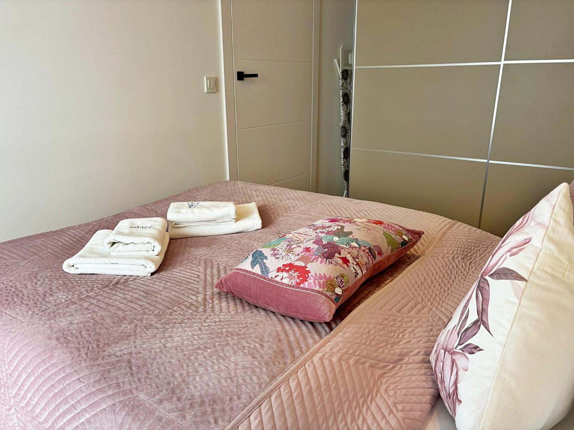 Sun Towers - Apartamenty Bryza - Apartamenty Z Parkingiem ชวีโนวิชแจ ภายนอก รูปภาพ
