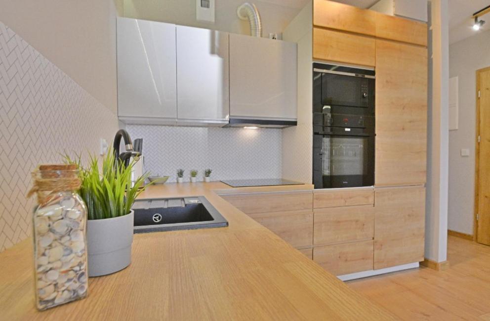 Sun Towers - Apartamenty Bryza - Apartamenty Z Parkingiem ชวีโนวิชแจ ภายนอก รูปภาพ