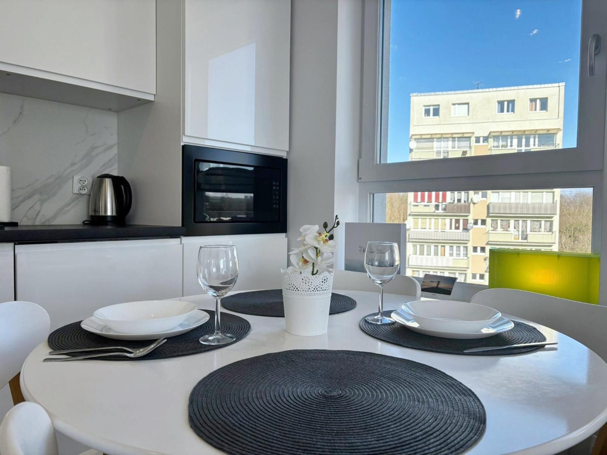 Sun Towers - Apartamenty Bryza - Apartamenty Z Parkingiem ชวีโนวิชแจ ภายนอก รูปภาพ