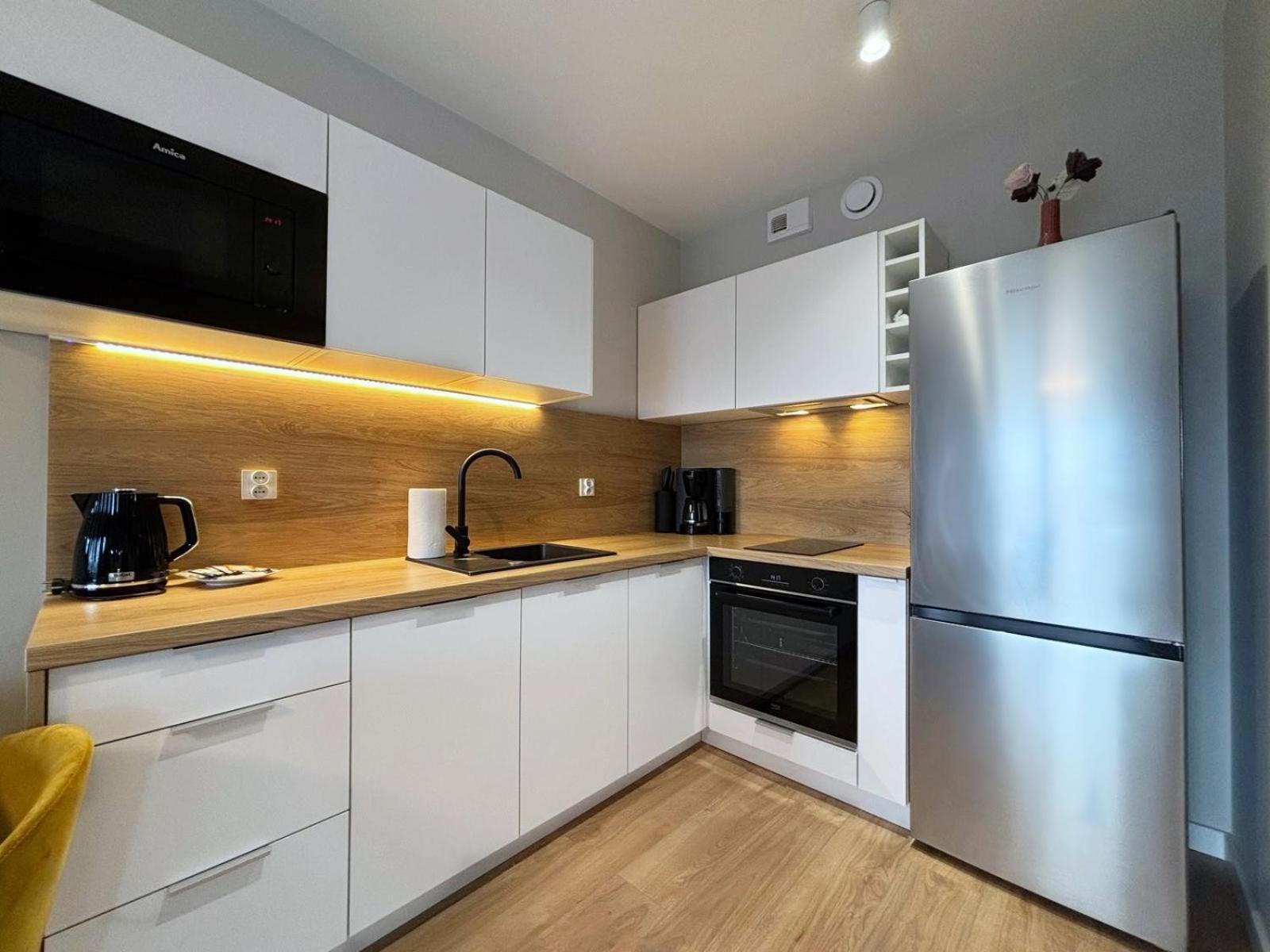 Sun Towers - Apartamenty Bryza - Apartamenty Z Parkingiem ชวีโนวิชแจ ภายนอก รูปภาพ