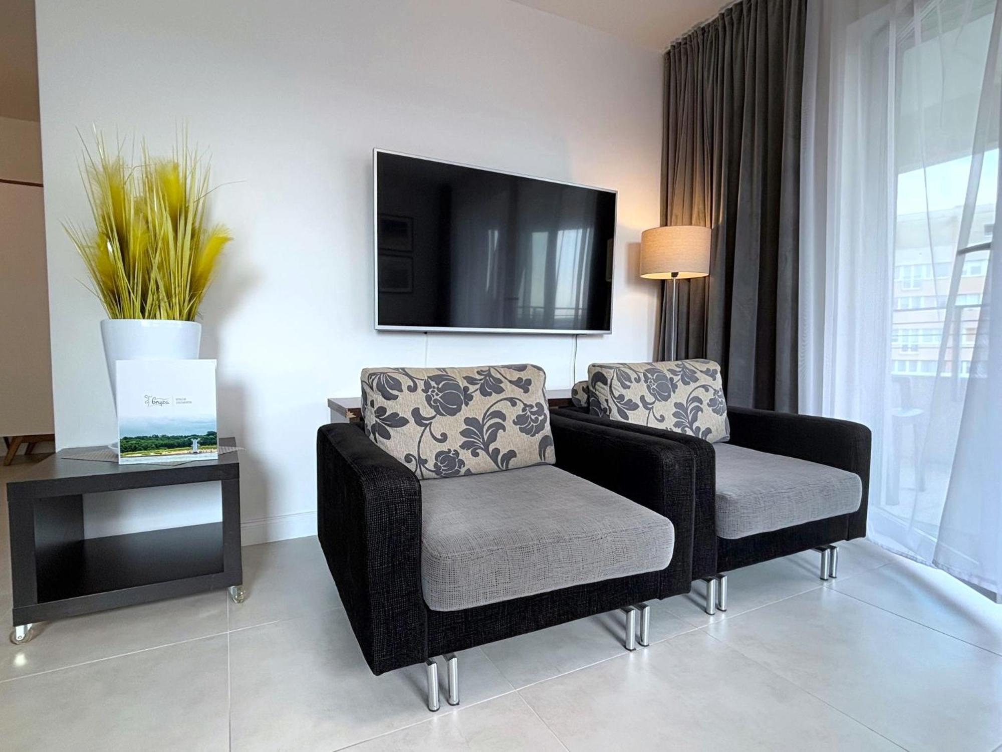 Sun Towers - Apartamenty Bryza - Apartamenty Z Parkingiem ชวีโนวิชแจ ภายนอก รูปภาพ